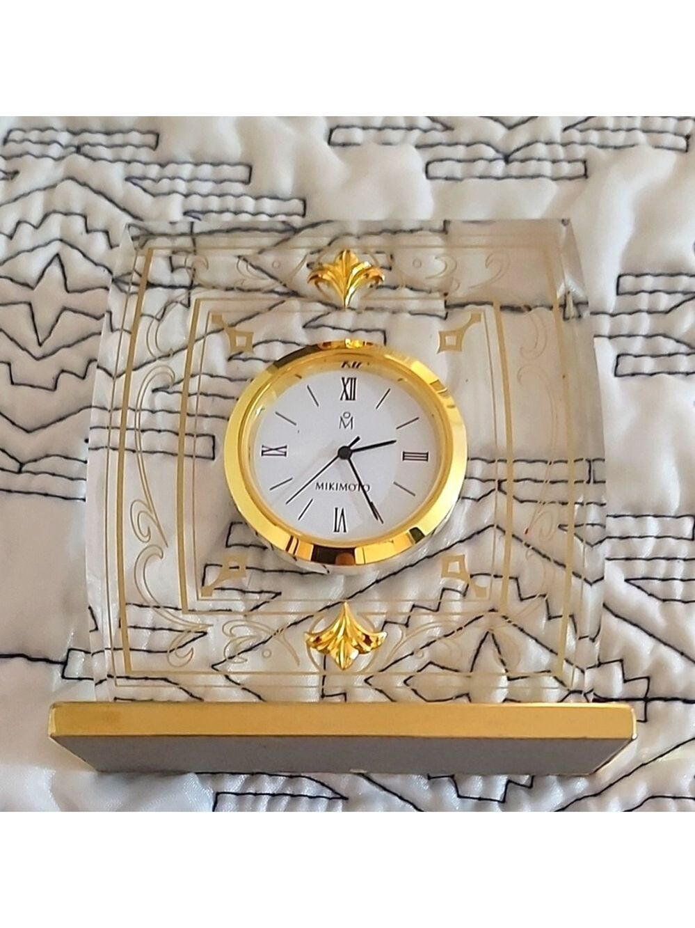 ❤️ MIKIMOTO Clear Lucite Battery desk Clock Gold Bezel Quartz Movement